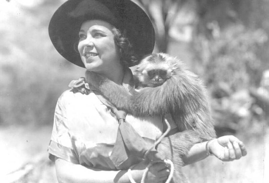 Osa Johnson with Wah Wah the gibbon