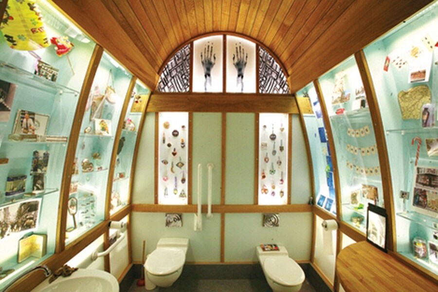 Art Loo