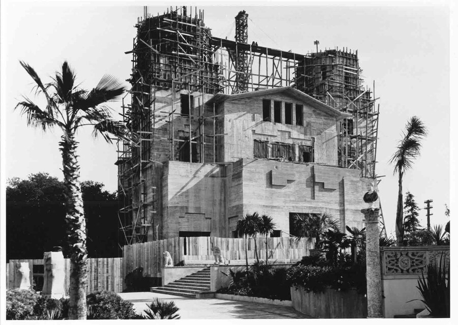 Hearst Castle being built
