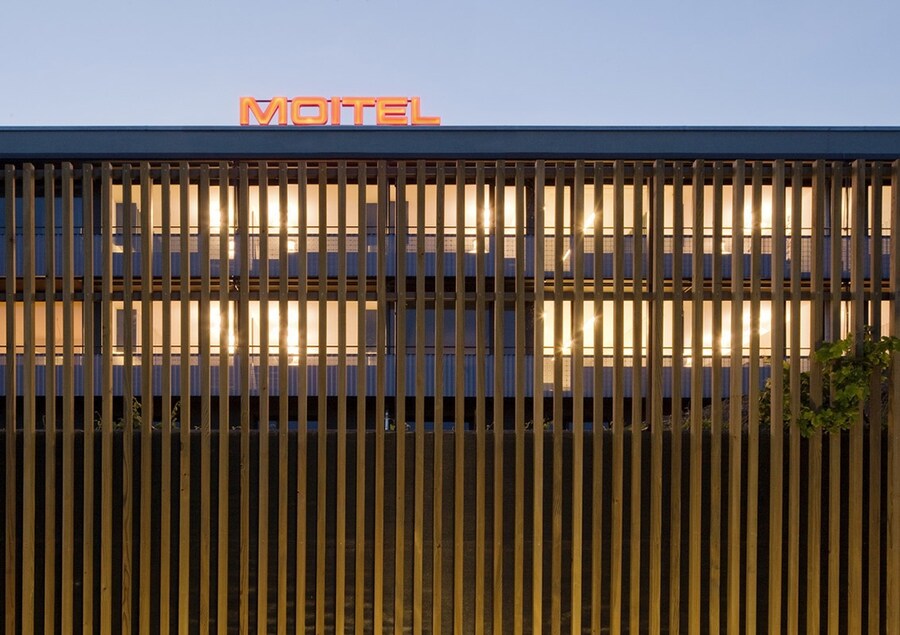 Mo&#239;tel, La Neuveville, Switzerland &#183; 2009