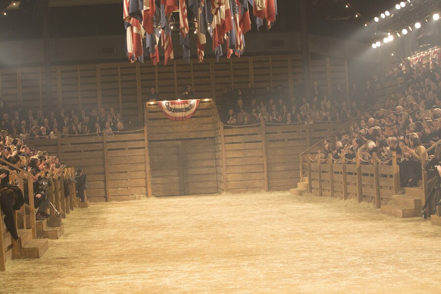 The Chanel M&#233;tiers d&#39;Art runway