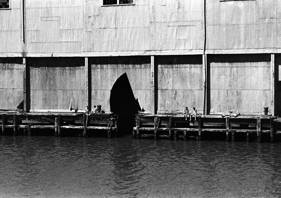 Alvin Baltrop,The Piers (exterior view of day&#39;s end), 1975-8
