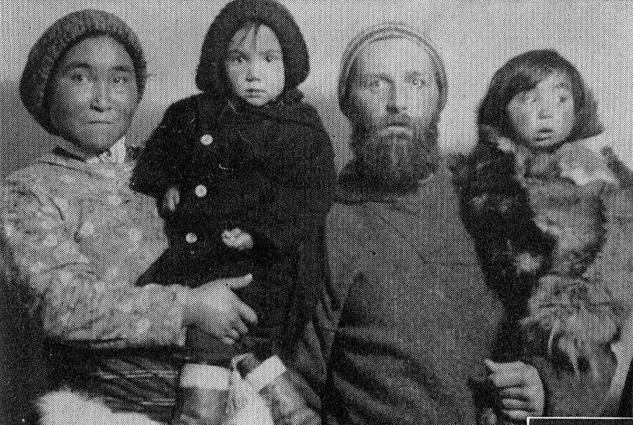 Peter Freuchen with Navarana Mequpaluk and their children