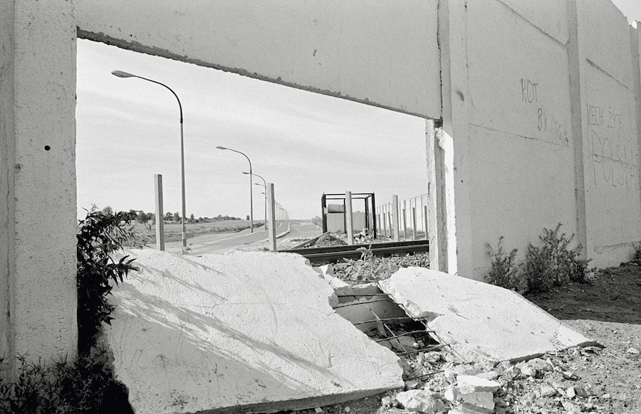 Death strip in northern Berlin, 1990