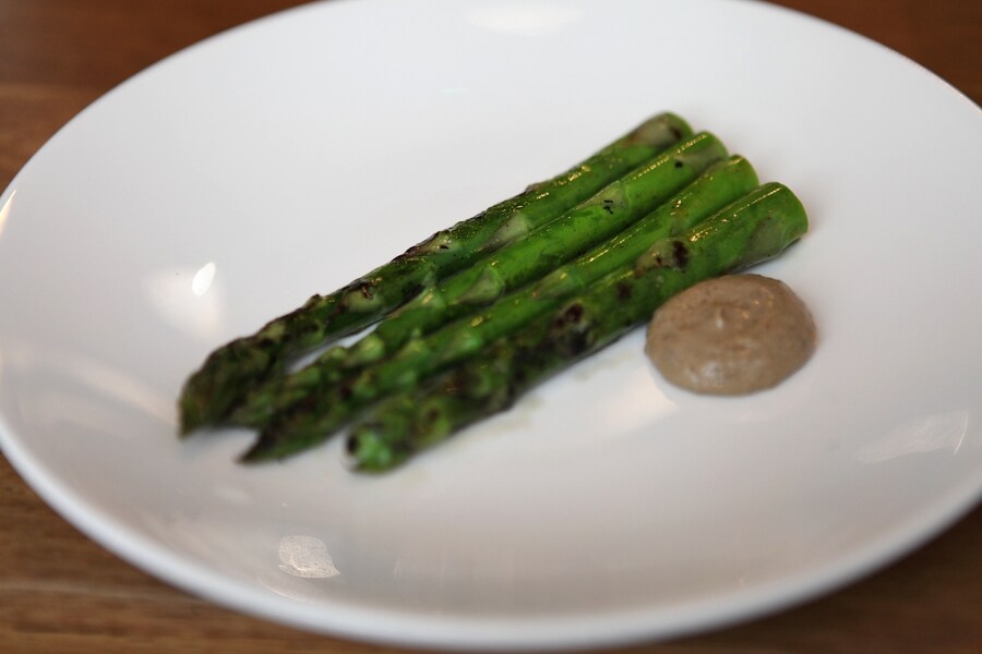 Asparagus with walnut mayo