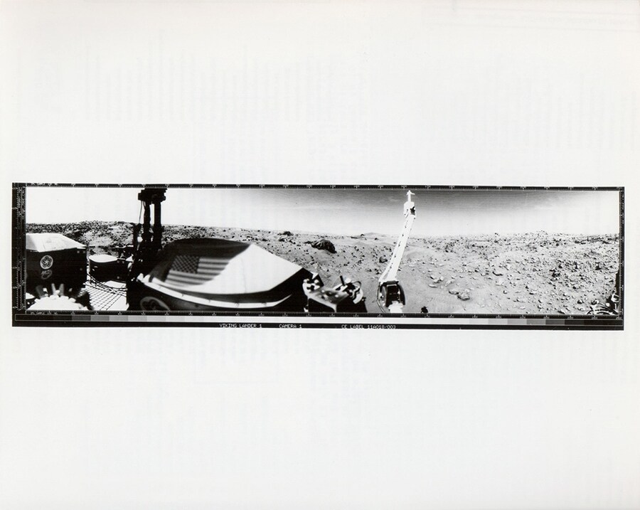 Panorama of Mars with the generator and radio antenna, Vikin