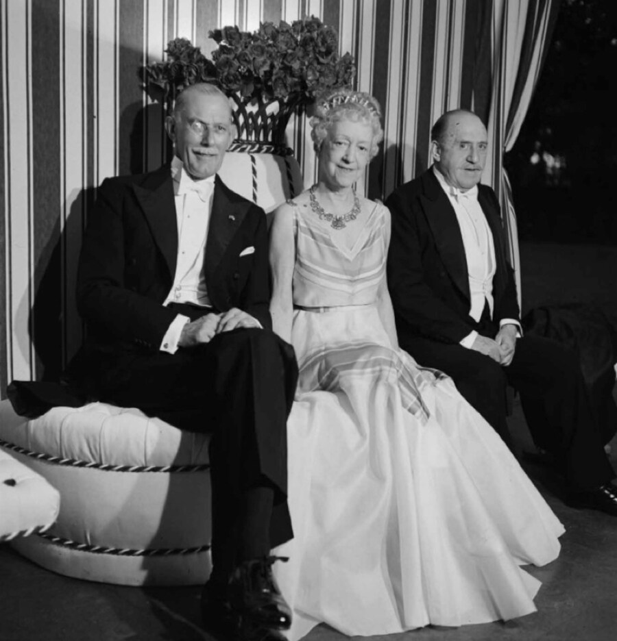 Elsie De Wolfe, in her Mainbocher dress of organza with past