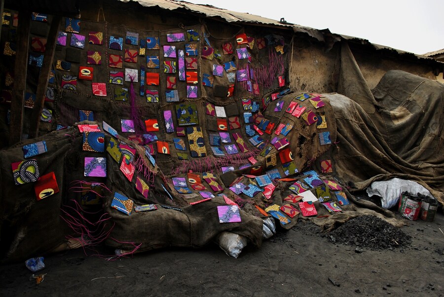 Ibrahim Mahama, Nima Kawokudi installation, 2013