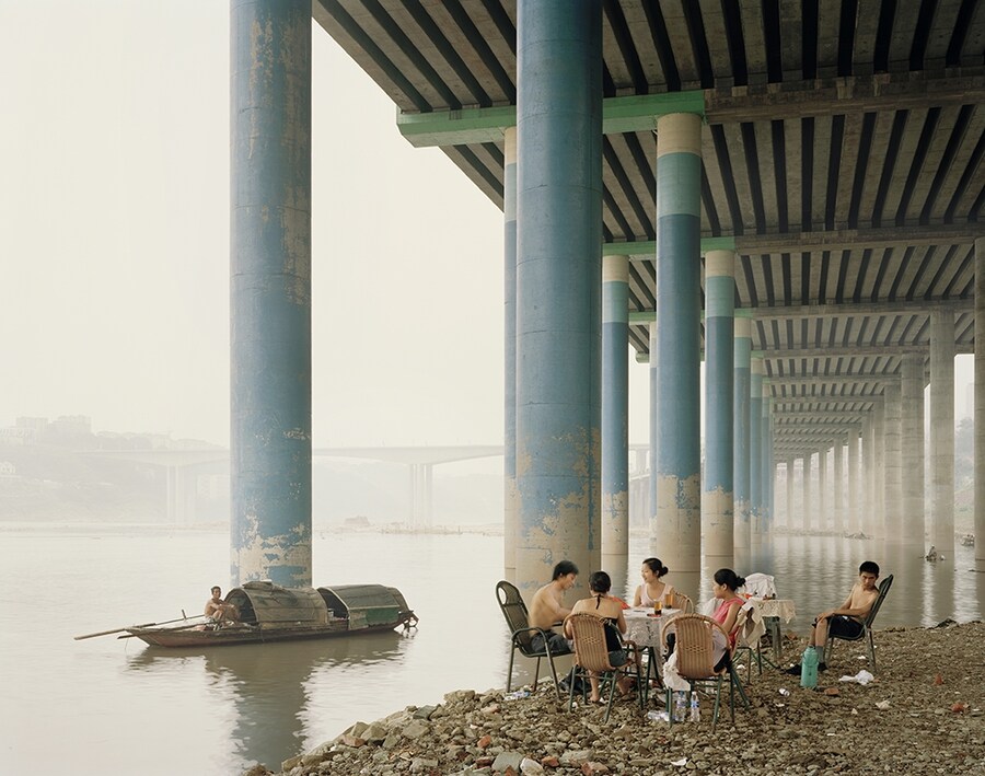 Nadav Kander, Chongqing IV (Sunday Picnic), Chongqing Munici