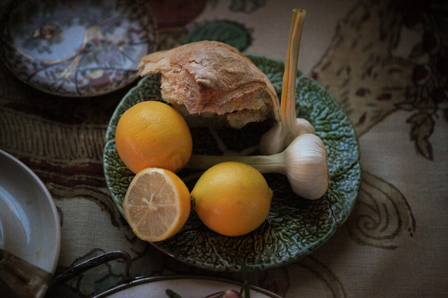 Lemons, bread and garlic to accompany the Feast of the Seven