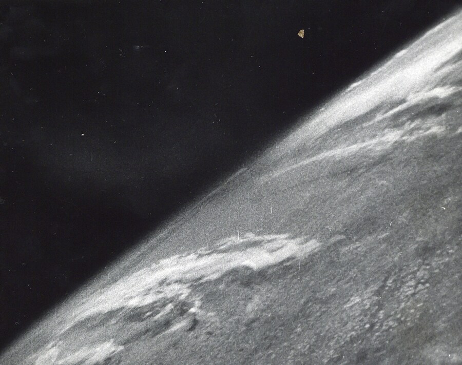 Clyde Holliday, The first photograph from space, 24 October 