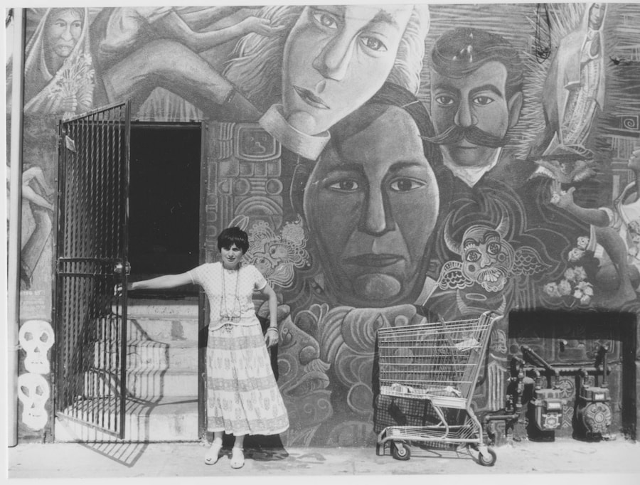 Still from Mur Murs, 1981