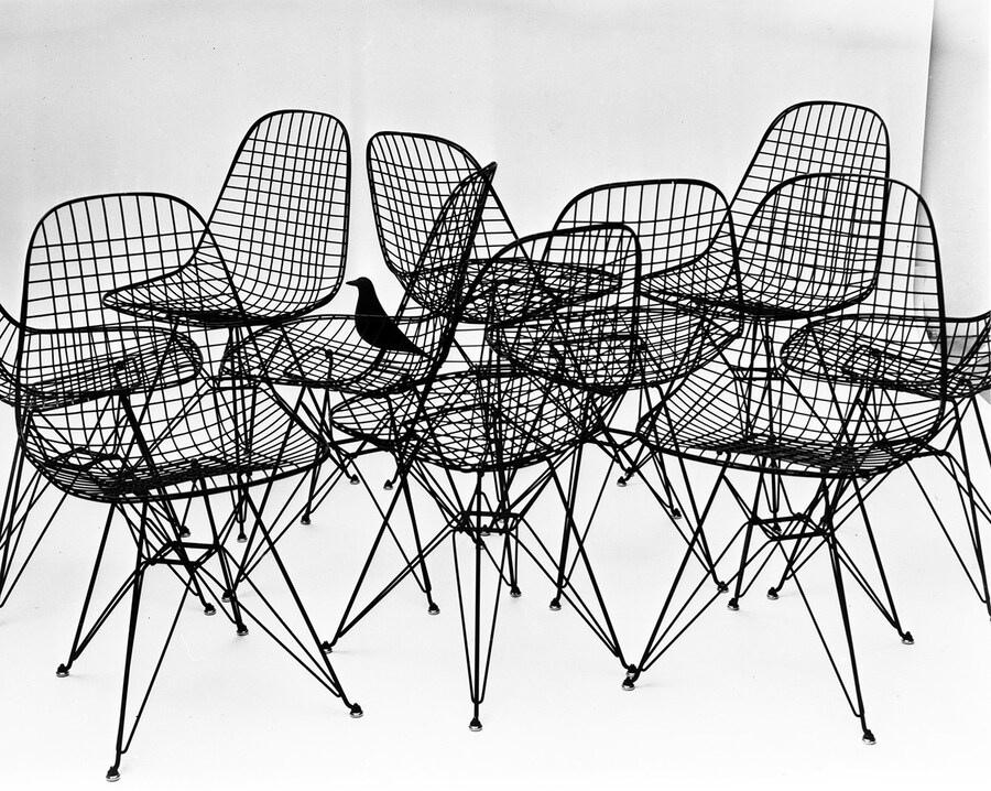 16. The World of Charles and Ray Eames. Wire Chair