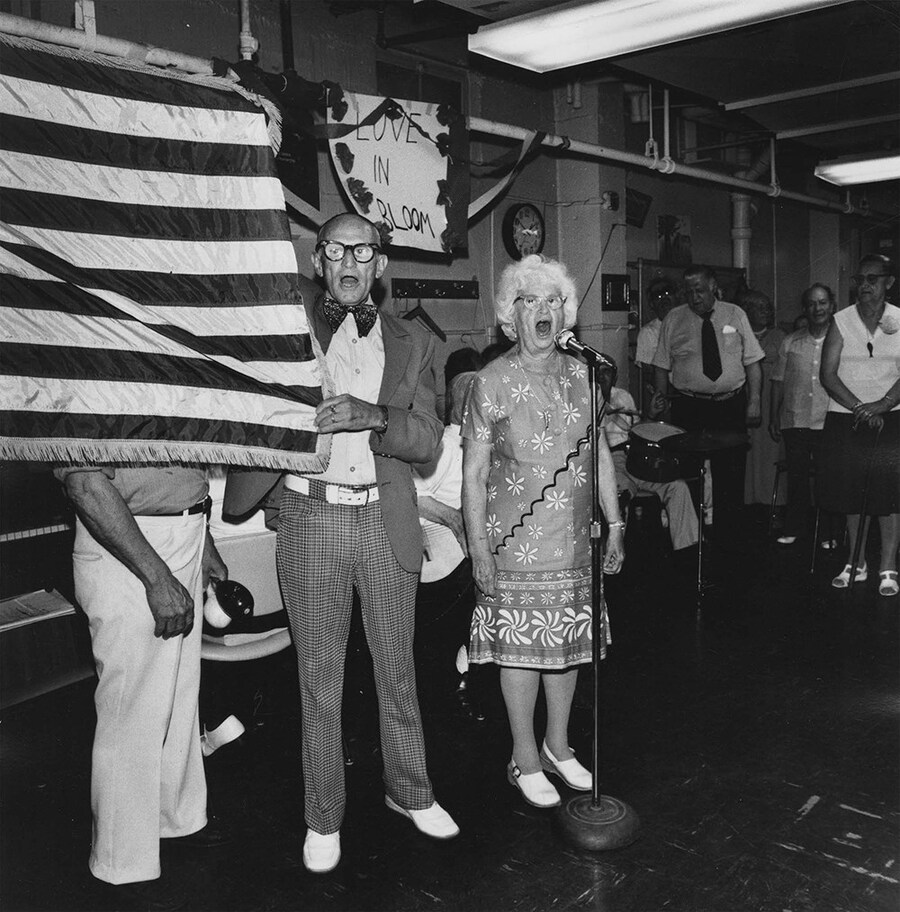 1978_henryst_settlement_gd_bless_american_flag_les