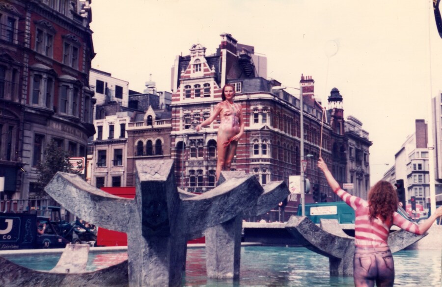 Neo Naturists, Swimming and Walking Experiment, Ce
