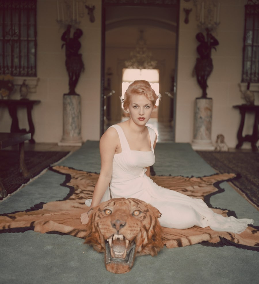 Slim Aarons: Women by Slim Aarons, text by Laura Hawk 