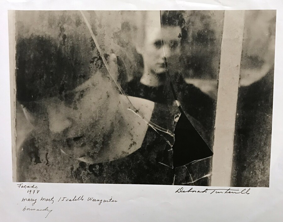 DTF025_Two Figures Normandy Crop_300