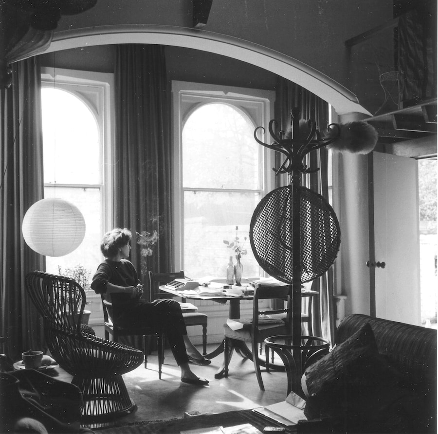 01-12 Patience bay window_PhotobyStefanBuzas_court