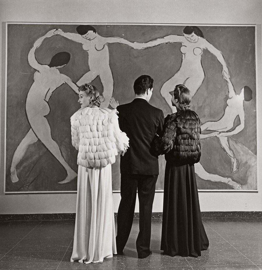 Looking-at-Matisse_-Museum-of-Modern-Art_-1939.-Ph