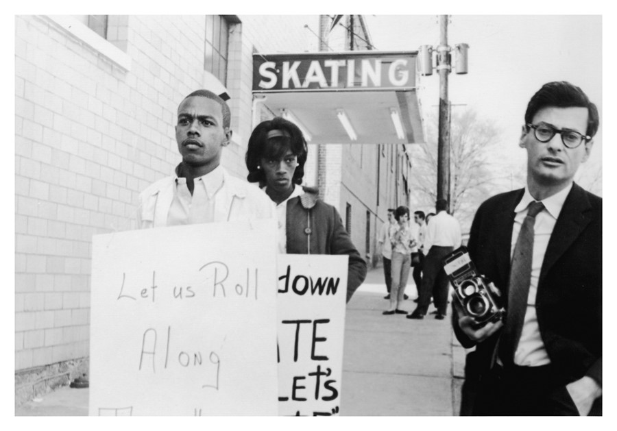 Richard-Avedon-photographing-SNCC-demonstrators,-M