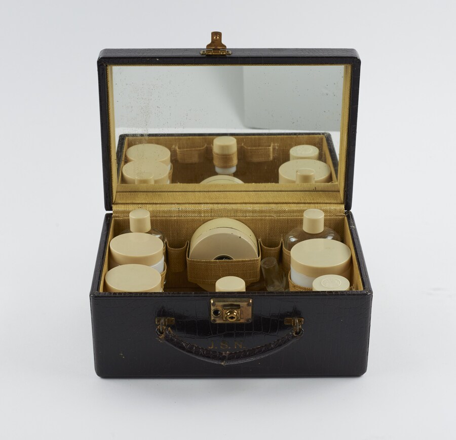 Kosmetikkoffer (c) Archiv_Archives Helena Rubinste