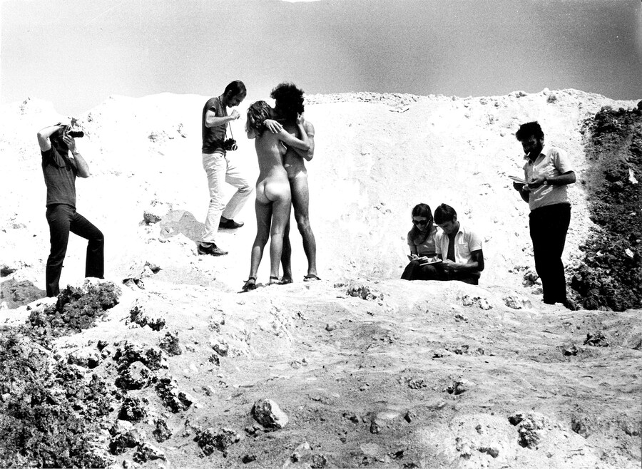 01_-SIRIO-LUGINBUHL-AMARSI-A-MARGHERA-IL-BACIO-197