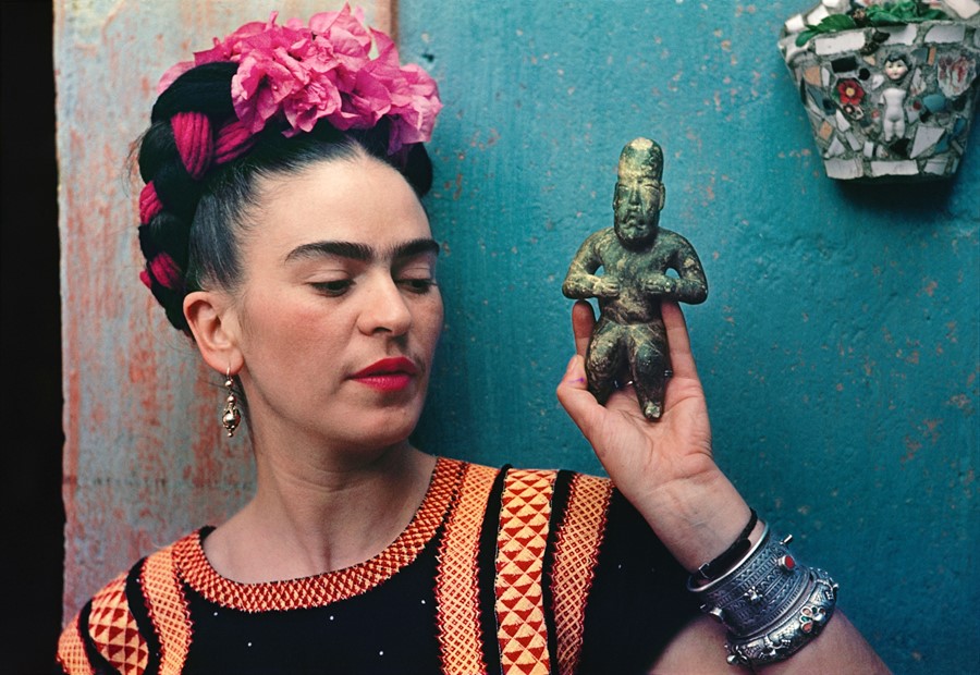 Frida Kahlo with Olmec figurine, 1939. Photograph 