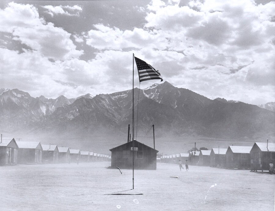 5. Dorothea Lange, Manzanar Relocation Center, Man
