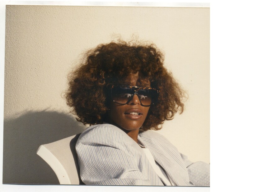 WH_073_I0048_WhitneyHouston