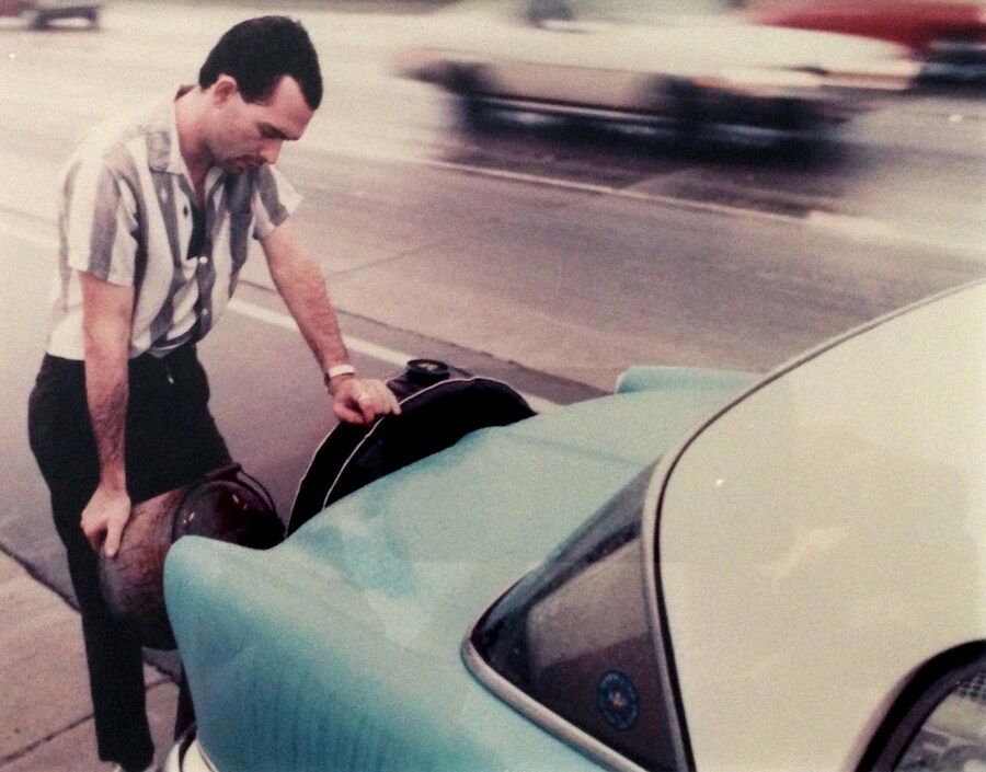 Jules and his blue metropolitan@1200