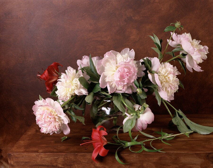 SharonCore_1889_PeonieandRedLily