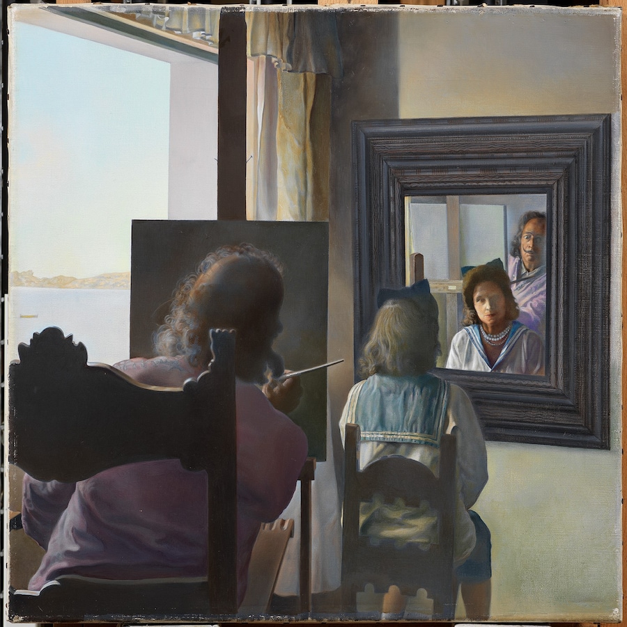 3.-Dalí-d&#39;esquena-pintant-Gala-d&#39;esquena-eternitz