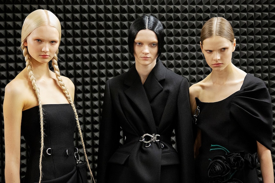 AW19 FW19 beauty trends look bleached eyebrows brows