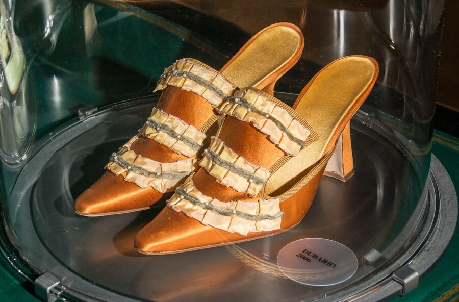 14_AlexanderCoggin_AnOther_Manolo