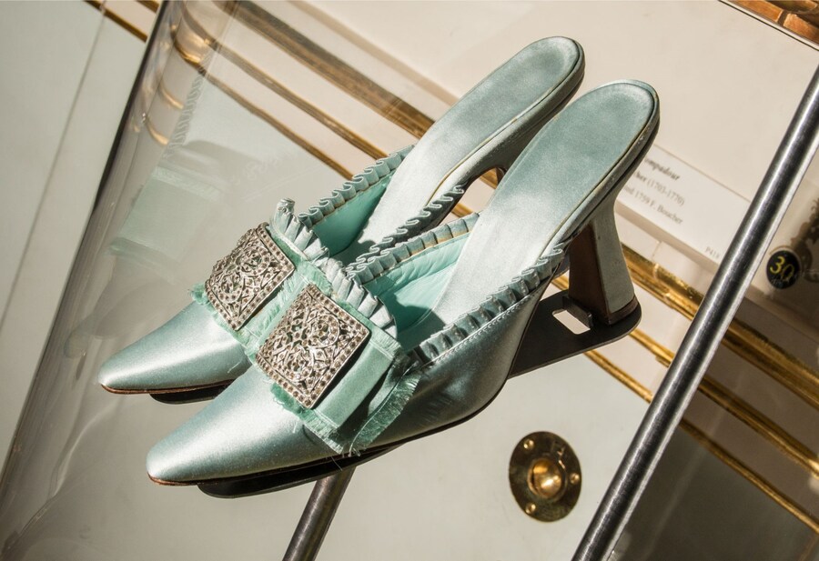 17_AlexanderCoggin_AnOther_Manolo