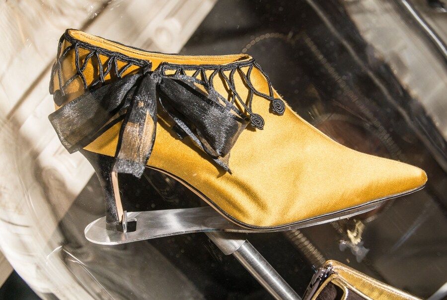 22_AlexanderCoggin_AnOther_Manolo