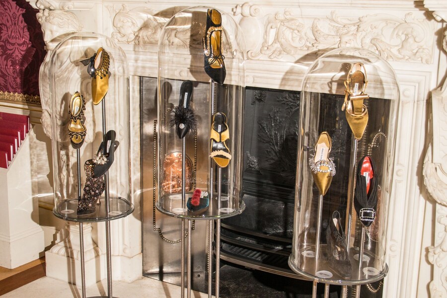 24_AlexanderCoggin_AnOther_Manolo