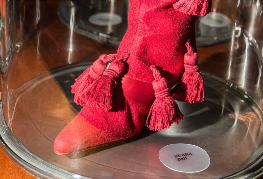 25_AlexanderCoggin_AnOther_Manolo