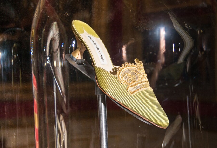 27_AlexanderCoggin_AnOther_Manolo