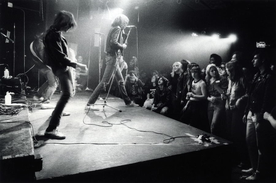 Ramones77_cbgb012H_godlis