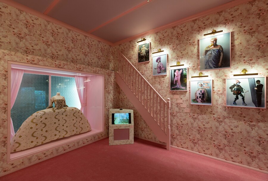 V&amp;A-Tim-Walker-Wonderful-Things-Exhibition-Install