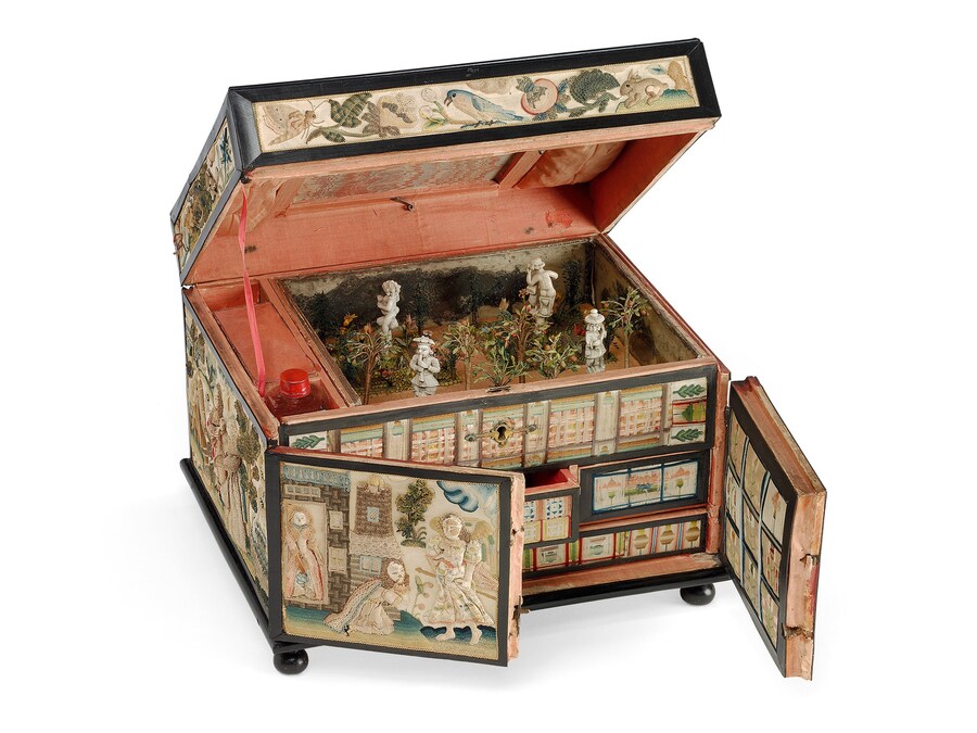 Embroidered-Casket,-about-1675,-England,-wood-cove