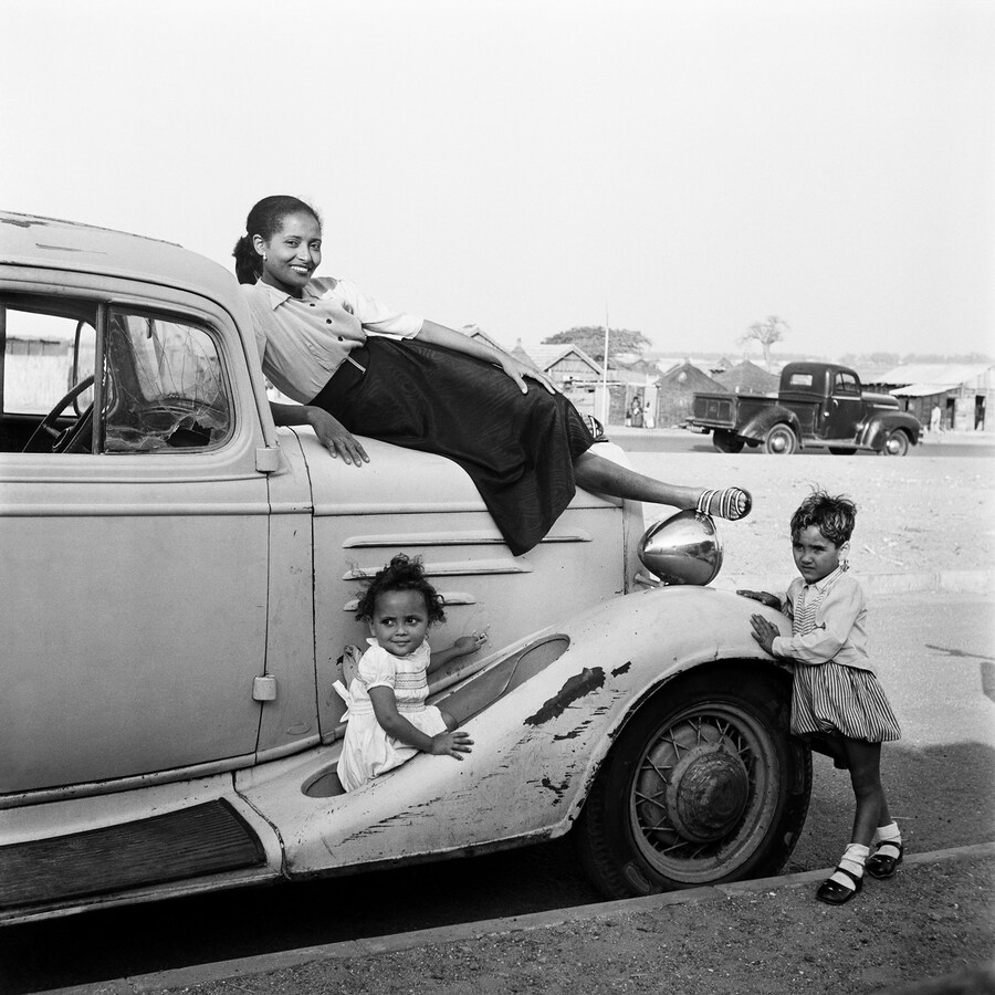 Roger daSilva, Madame Gomez and Children &#169; The Alb