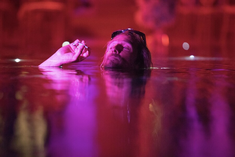 Matthew McConaughey in The Beach Bum (Blue Finch F