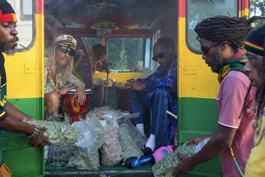 Matthew McConaughey in The Beach Bum (Blue Finch F