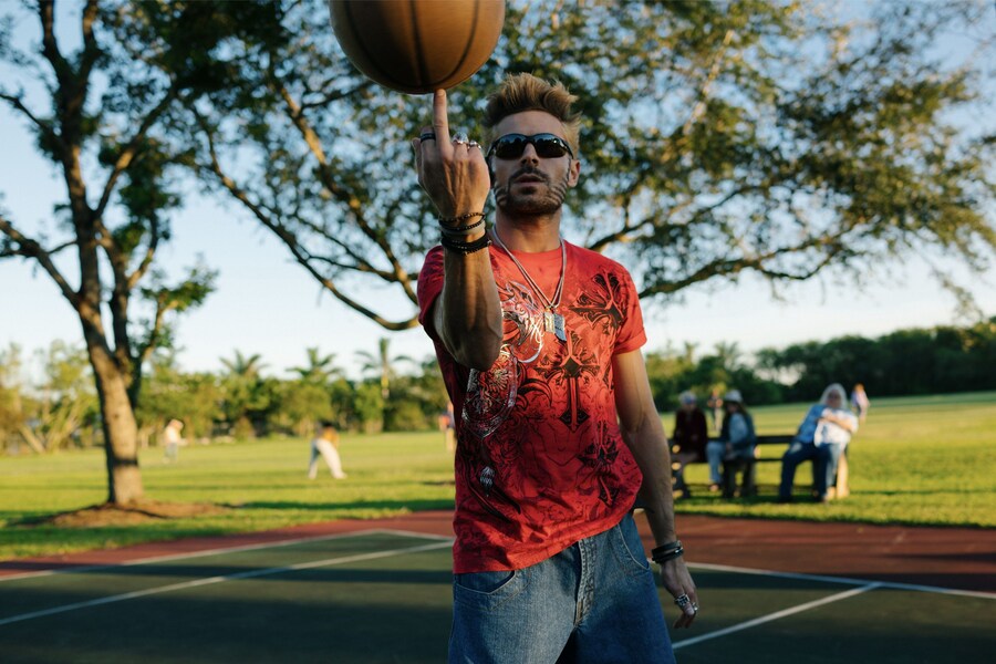 Zac Efron in The Beach Bum (Blue Finch Film Releas