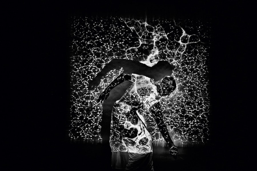 maliphantworks3 Russell Maliphant Dana Fouras dance