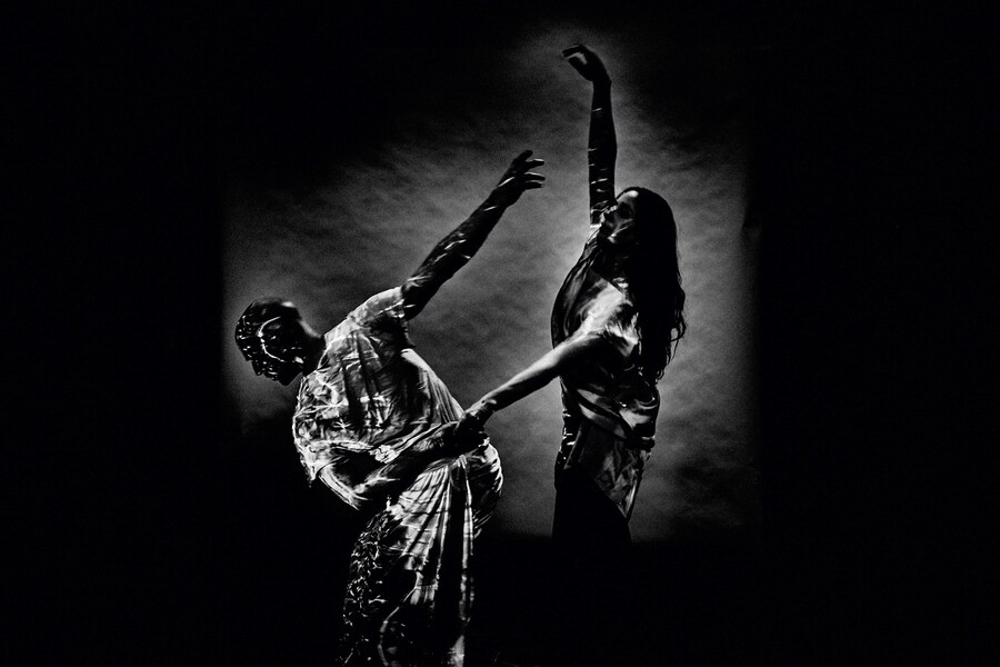 maliphantworks3 Russell Maliphant Dana Fouras dance