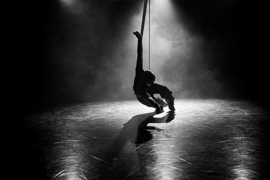 maliphantworks3 Russell Maliphant Dana Fouras dance