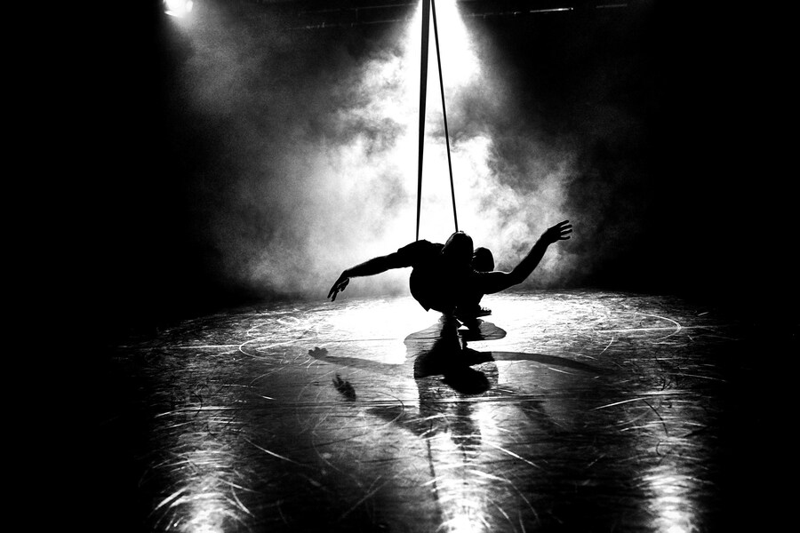 maliphantworks3 Russell Maliphant Dana Fouras dance